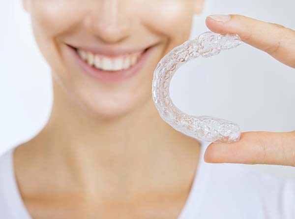 Drugstore whitening strips compared to custom dentist-provided trays